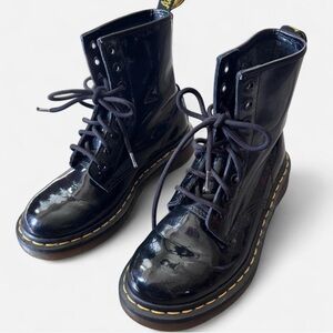 Women’s Size 6 Lace Up Dr Martens Boots